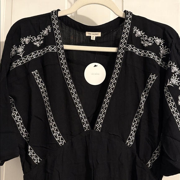 En Crème Elegant Black Embroidered Dress - Picture 5 of 8